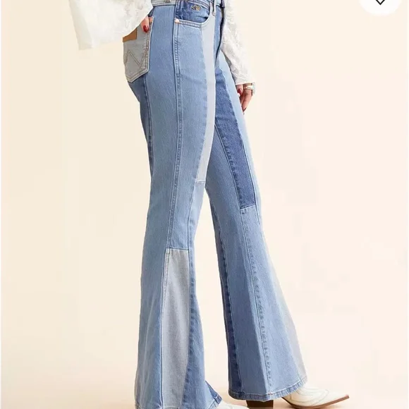 Wrangler X Lainey Wilson Patchwork Super Flare Jean 30x32 - Picture 3 of 5